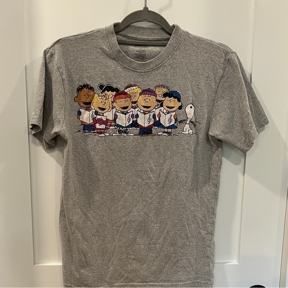 Peanuts caroling short sleeve tee shirt size small